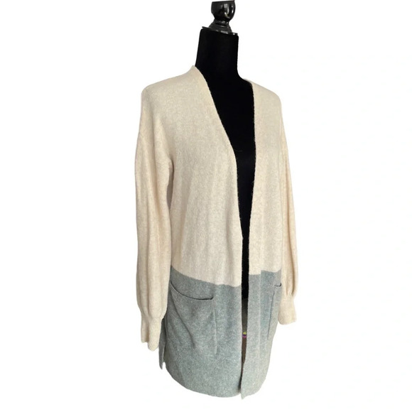 Madewell Edgewater Bubble-Sleeve Cardigan in Heather Smoke S Wool Alpaca Blend - Picture 2 of 9